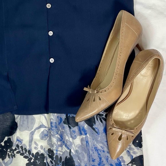 Joan & David Taupe Leather Pumps - Picture 9 of 10